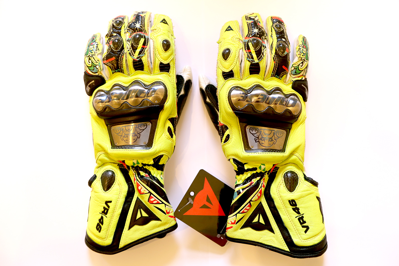 Картинка Перчатки DAINESE GUA. REPLICA 2012 от магазина Seller — готовый магазин одежды
